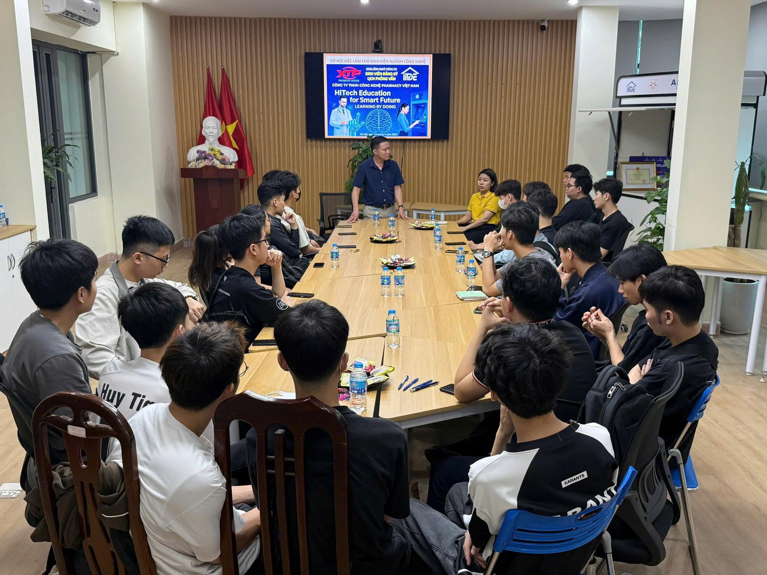 Chương trình đào tạo thực tập sinh do Hitech tổ chức.