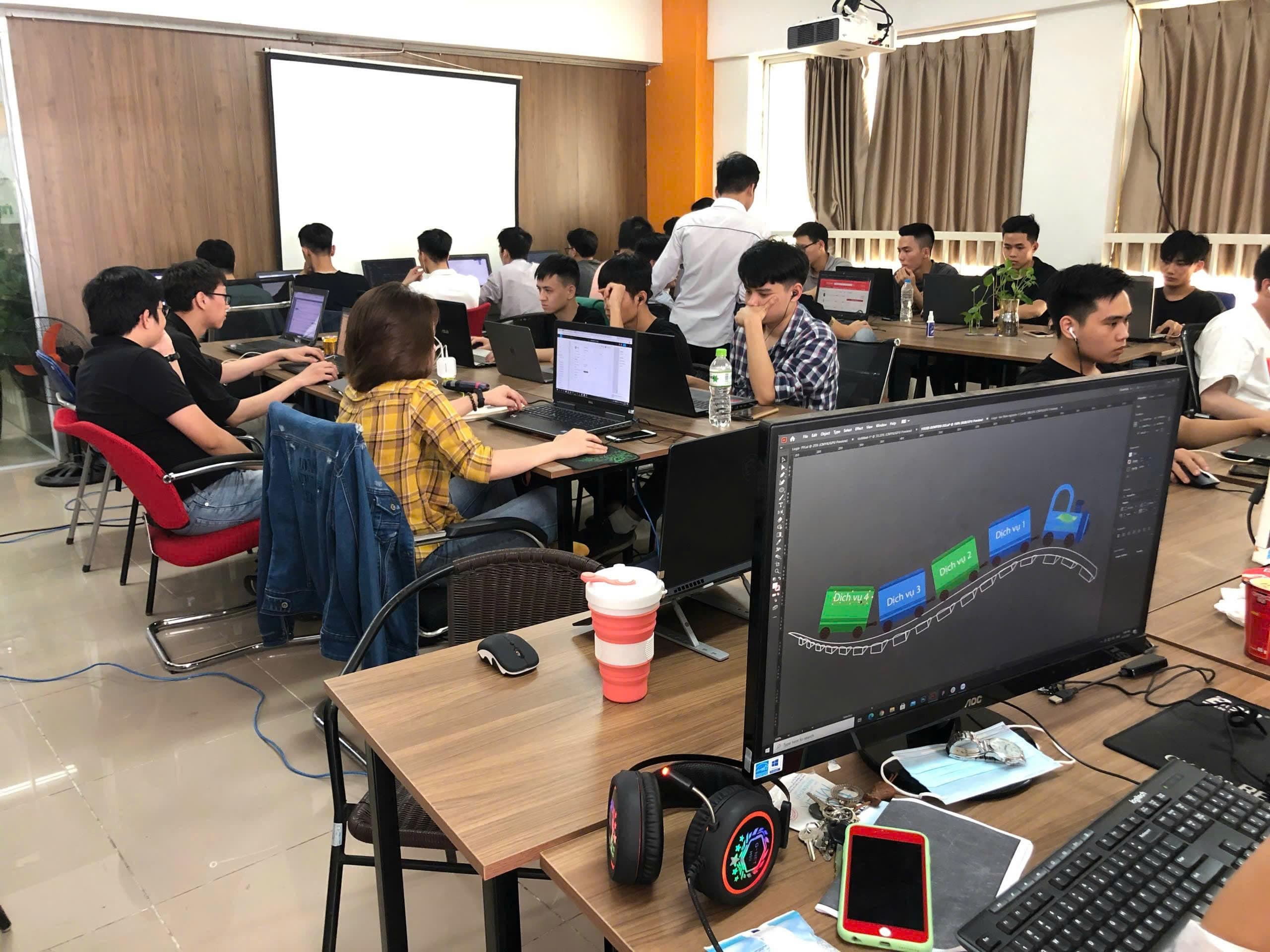 Hoạt động thực chiến của đội ngũ thực tập sinh.